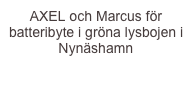 AXEL och Marcus för batteribyte i gröna lysbojen i Nynäshamn